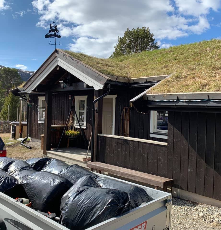 Bortkjøring av klipt torvmasse fra hytte